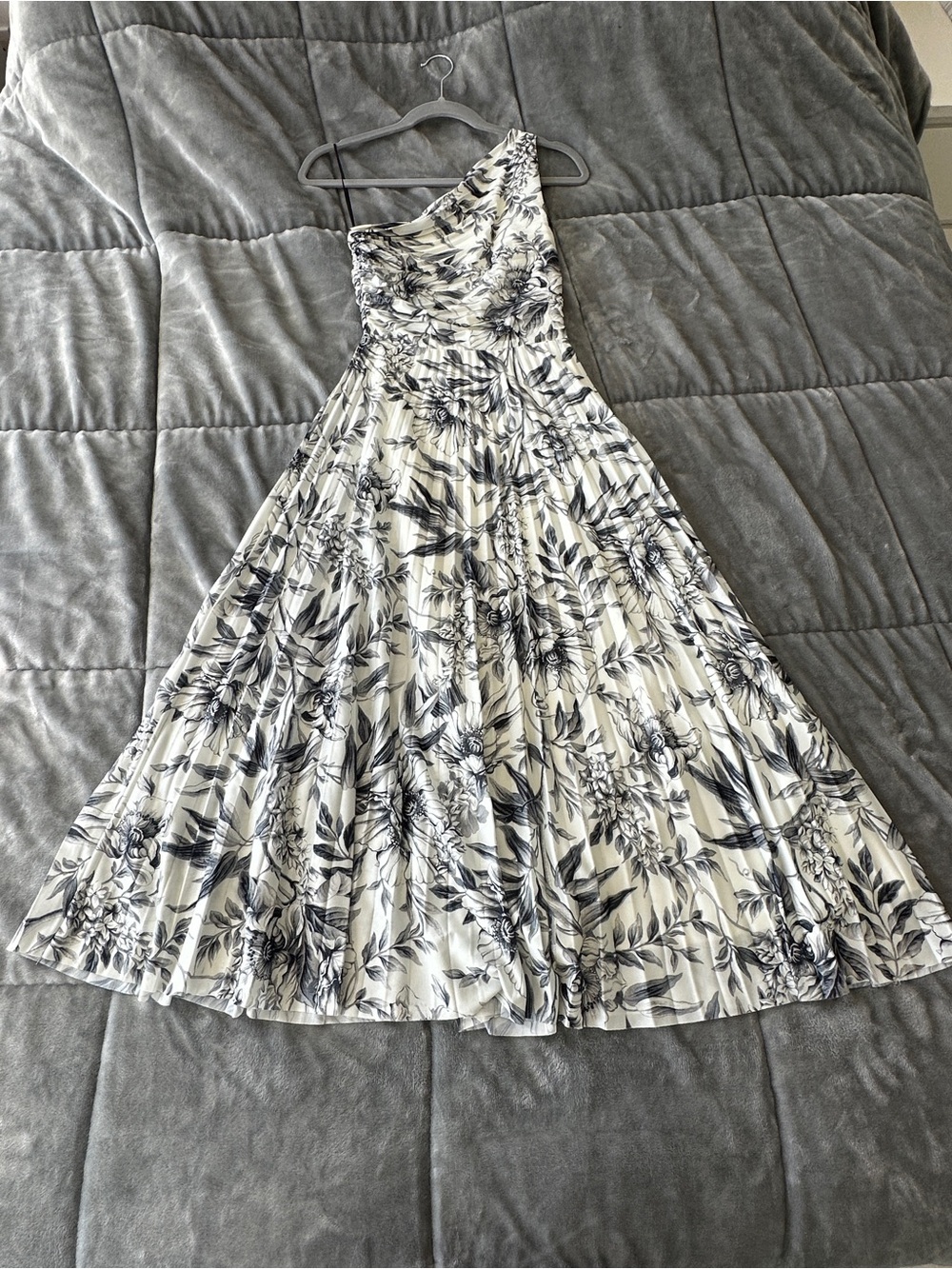 H&M One-Shoulder Pleated Floral Midi Dress - White/Dark grey/Grey- Size XS - Picture 2 of 12